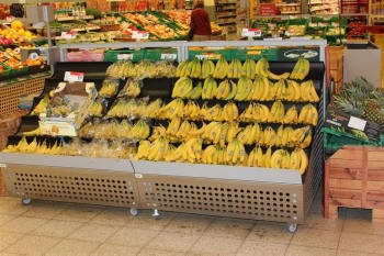 رف متجر جندولة ممر مركزي