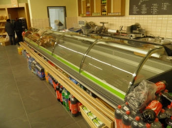 ثلاجة عرض متجر تقليدي لحوم مقطعة